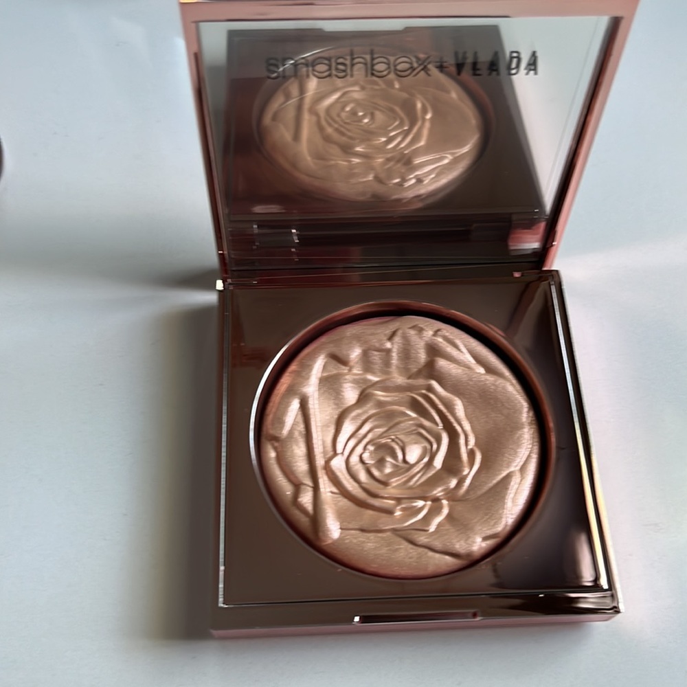 Smashbox Nude Champagne Gilded Rose Petal Metal highlighter